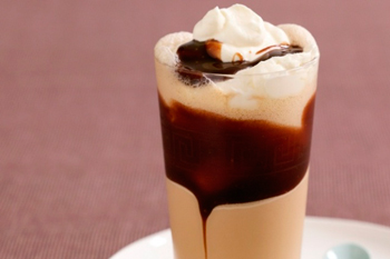 Кофе гляссе с шоколадным мороженым